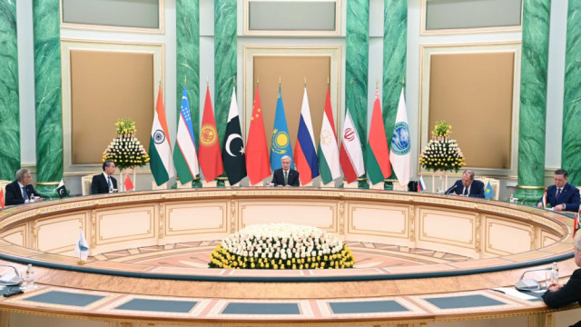 Қосим-Жўмарт Тўқаев ШҲТ ташқи ишлар вазирлари билан учрашди