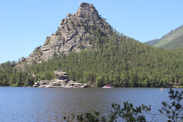 Chinese influencers discover beauty of Kazakhstan