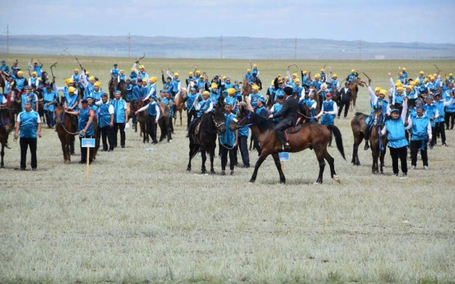 500 children in Abai region set record by saddling horses