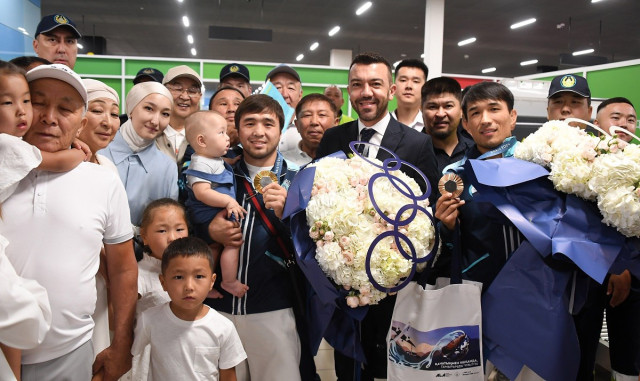 Олимпиада чемпиондары Парижден елге оралды