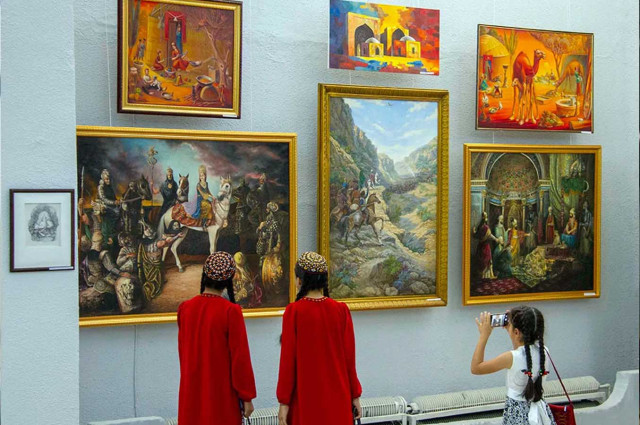 Aşkabat’ta Mahtumkulı Firaki’nin 300. yıldönümüne ithafen dekoratif ve uygulamalı sanatlar sergisi düzenlendi