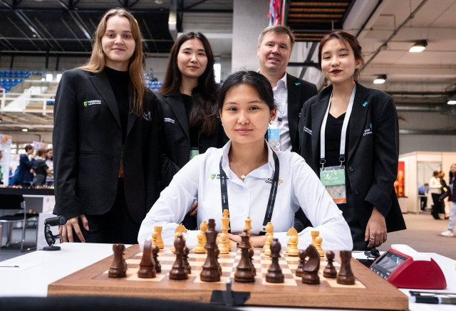 Президент шаҳматчи аёллар жамоасини қутлади