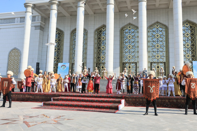 Theatres of TURKSOY member countries present best productions in Turkmenistan