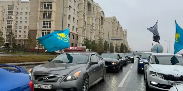 Car rally held in Kazakh capital to mark Republic Day