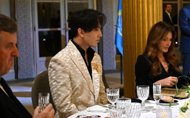 Димаш Қудайберген Париждаги давлат қабулида санъатини кўрсатди