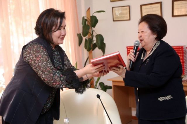 Қозоқ аёллари ҳақидаги китоб турк тилига таржима қилинди