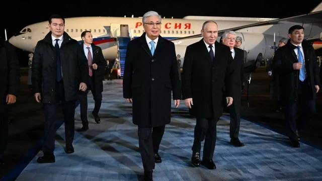 Россия Президенти Қозоғистонга келди