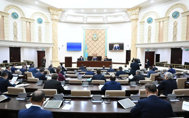 Қозоғистон Парламенти 1,3 миллиард долларга тенг маблағ олишни тасдиқлади