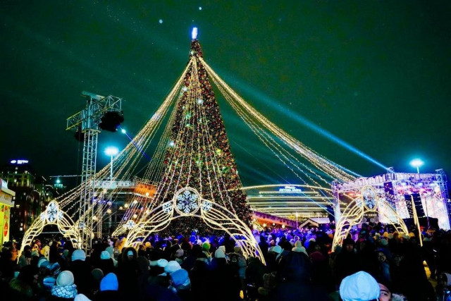 Astana’da 30’u aşkın yılbaşı agacı aynı anda ışıklandırıldı