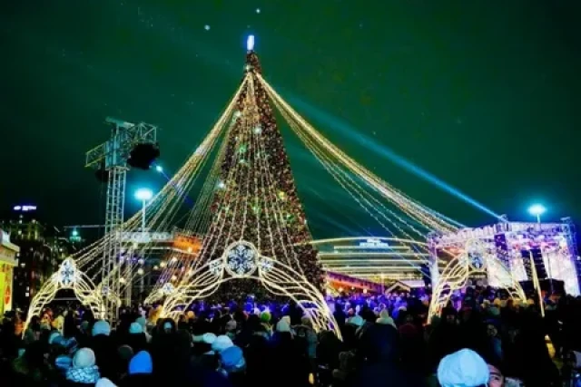 Астанада 30-дан астам жаңа жылдық шырша шамы жағылды