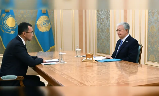 Президента Казахстана проинформировали о деятельности Сената