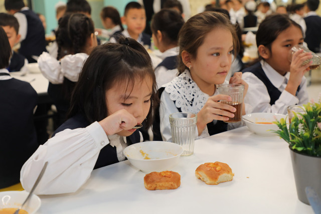 Kazakhstan develops new school menu