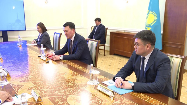 Kazakh State Counsellor meets with Mazhilis faction leaders