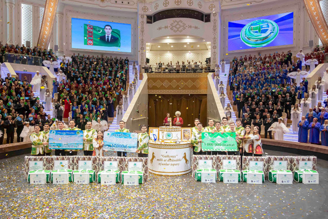 Turkmenistan honors winners of International Circus Festival