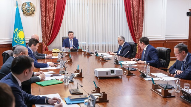 Kazakh PM holds meeting on nuclear energy development