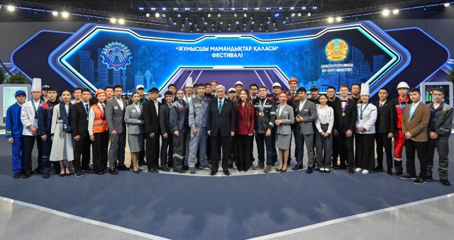 Қозоғистон Президенти «Ишчи касблар шаҳарчаси» фестивалига келди