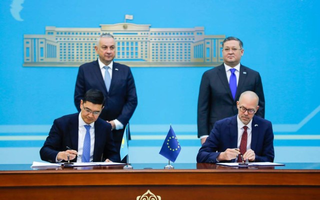 Казакстан менен Евробиримдик чийки зат боюнча маанилүү келишимге кол койду