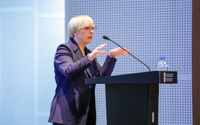 Словениянын президенти борбор калаанын студенттерине лекция окуду