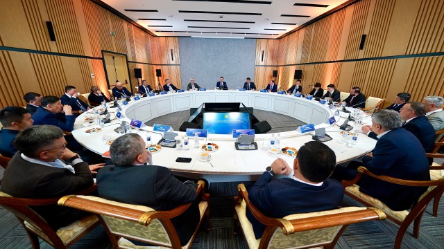 Kazakh Prime Minister meets with farmers