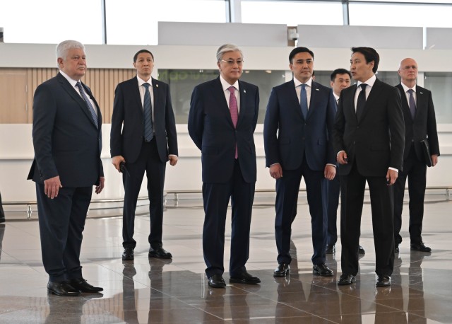 Президент Казахстана посетил ряд объектов Шымкента