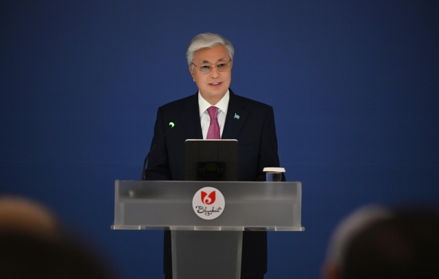 Президент Казахстана выступил на встрече с общественностью города Шымкент