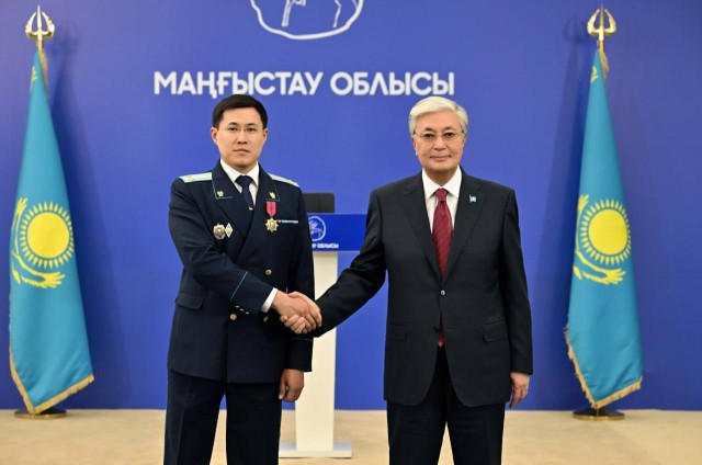 Kazakh President awards law enforcement officers in Mangystau region