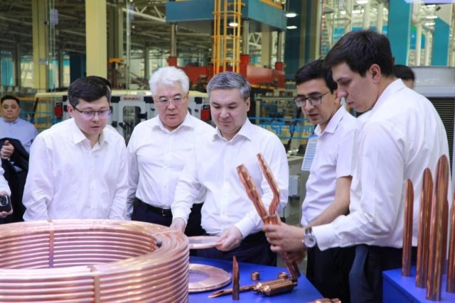 Ўзбекистон саноати кўргазмага қўйилди