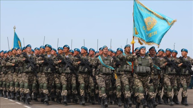 Kazakistan’da 7 Mayıs Vatan Savunucuları Günü kutlanıyor
