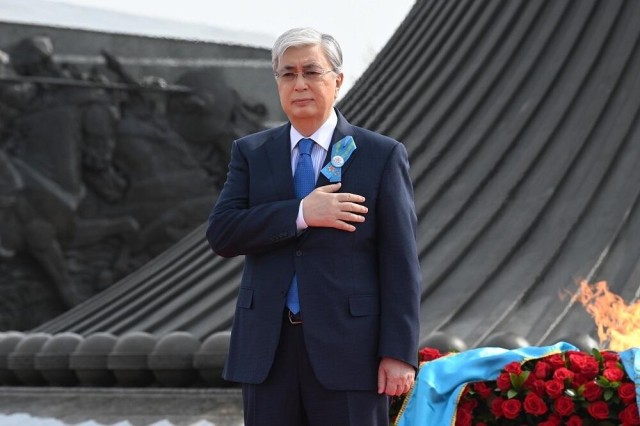 Kassym-Jomart Tokayev pays tribute to memory of Kazakh soldiers