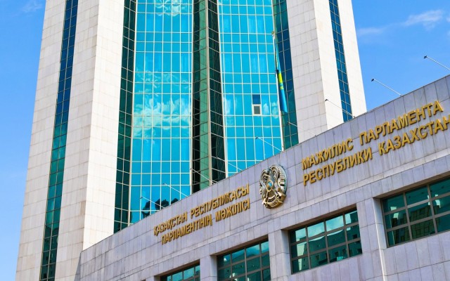 Мажилис одобрил в первом чтении законопроект об ИИ