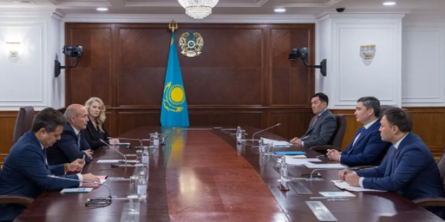 Kazakh PM, Shell representatives discuss oil and gas projects