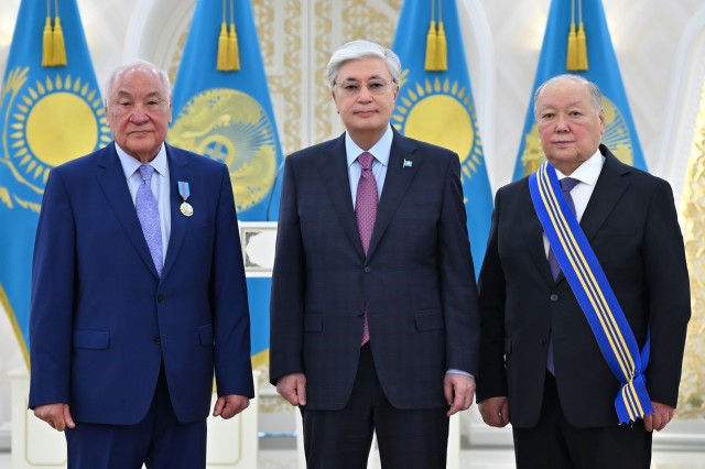 Президент Казахстана вручил государственные награды