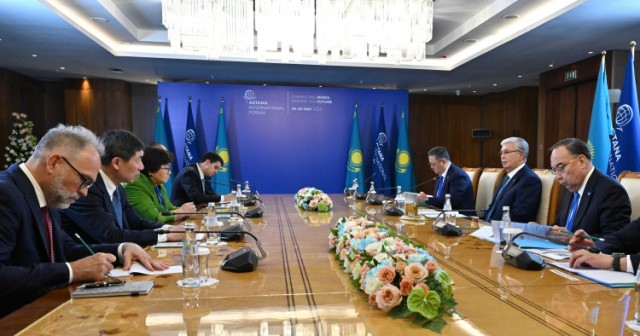 Президент Астана эл аралык форуму алкагында бир катар жолугушууларды өткөрдү