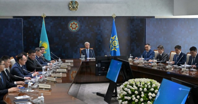 Kazakistan Devlet başkanı, Milli Güvenlik Komitesi'nin başkanı ile toplantı düzenledi