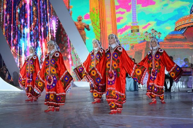Түрікменстанда халықаралық би және фольклор фестивалі өтті