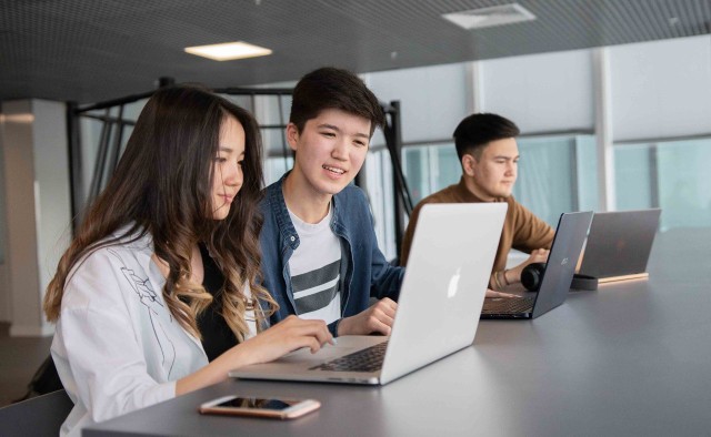 Қозоғистонда ўқувчилар учун касбга йўналтириш лагерлари иш бошлади