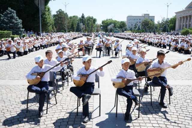 Пять тысяч домбристов установили новый рекорд Казахстана