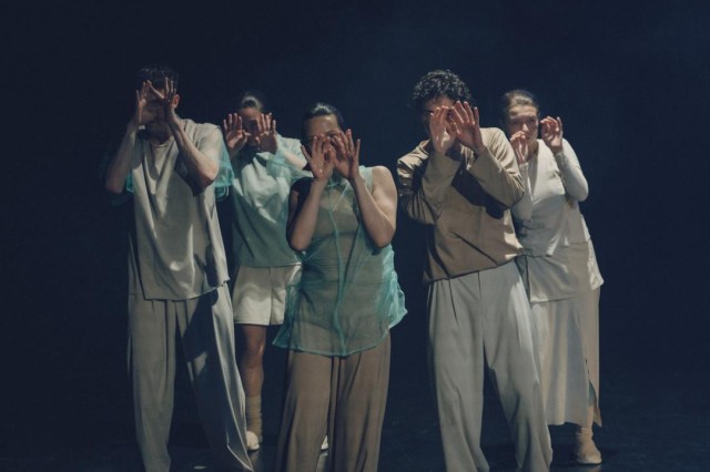 Казакстандык Jolda заманбап бий театры Францияда өнөр көрсөтөт