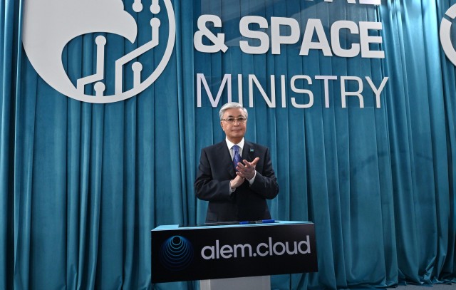 President Tokayev attends supercomputer launch ceremony