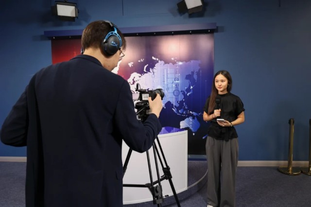 Халқаро журналистика мактабининг биринчи битирувчиларига диплом топширилди