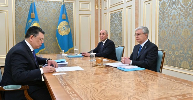 Давлат раҳбари Қанат Бўзумбаевни қабул қилди