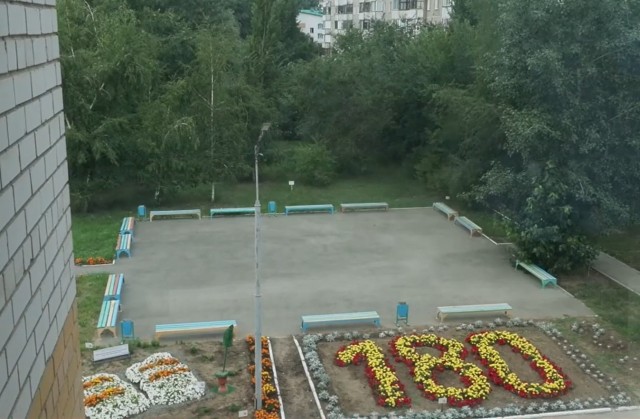 Абай Кунанбай уулунун 180 жылдыгына арналган гүлдөр композициясы