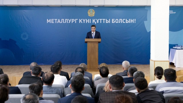 Бош вазир Қозоғистон Президенти номидан металлургларга мукофот топширди