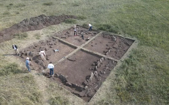Караганды облусундагы археологдор байыркы конушту изилдеп жатышат