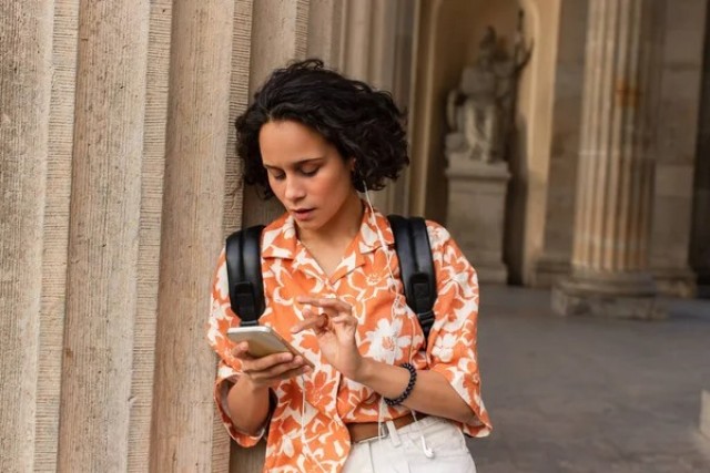 Казакстан чет элдик конокторго санариптик төлөмдөрдү киргизүүгө уруксат берет