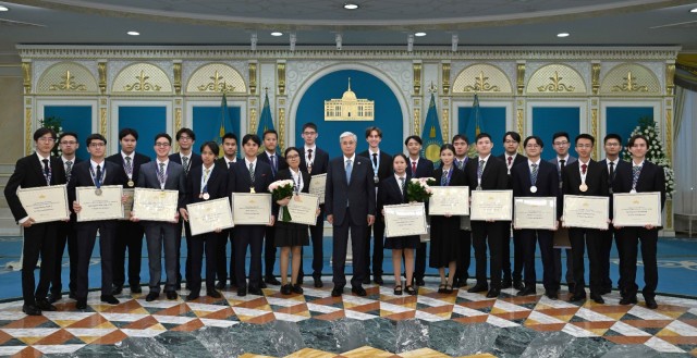 Президент халықаралық пән олимпиадалары жеңімпаздары мен жүлдегерлерін марапаттады
