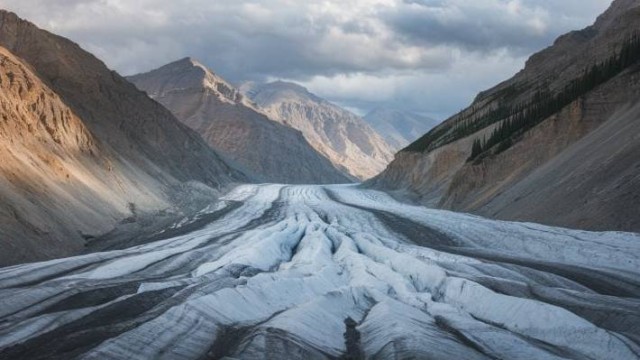 Researchers study Uzbekistan’s largest glacier Pakhtakor