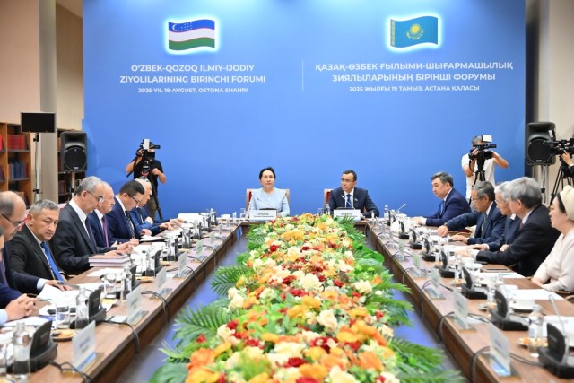Astana’da İlk Kazak-Özbek Bi̇li̇m ve Sanat Forumu Düzenlendi̇