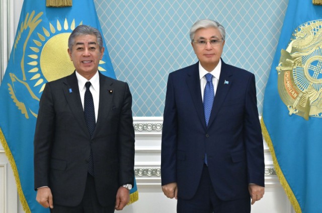 Kazakistan Devlet başkani Japonya dişişleri bakanini kabul etti
