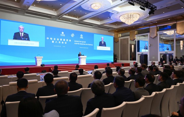 Казакстан менен Кытай 15 миллиард долларга келишим түздү